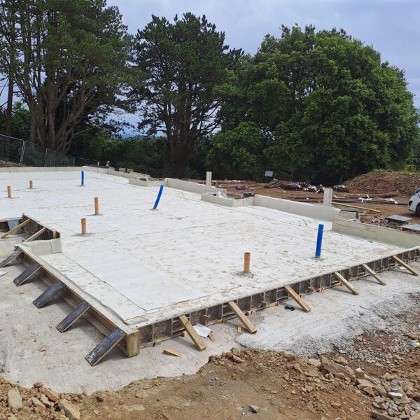 Atal Bentofix 5000 to a slab and sealing pipe pentrations with Atal Bentofix 5000 to a sla