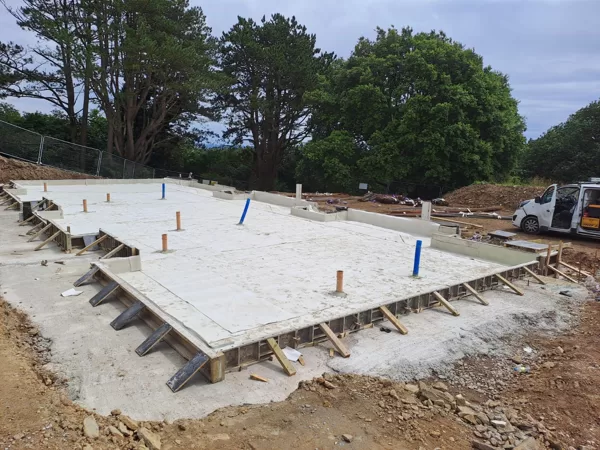 Atal Bentofix 5000 to a slab and sealing pipe pentrations with Atal Bentofix 5000 to a sla