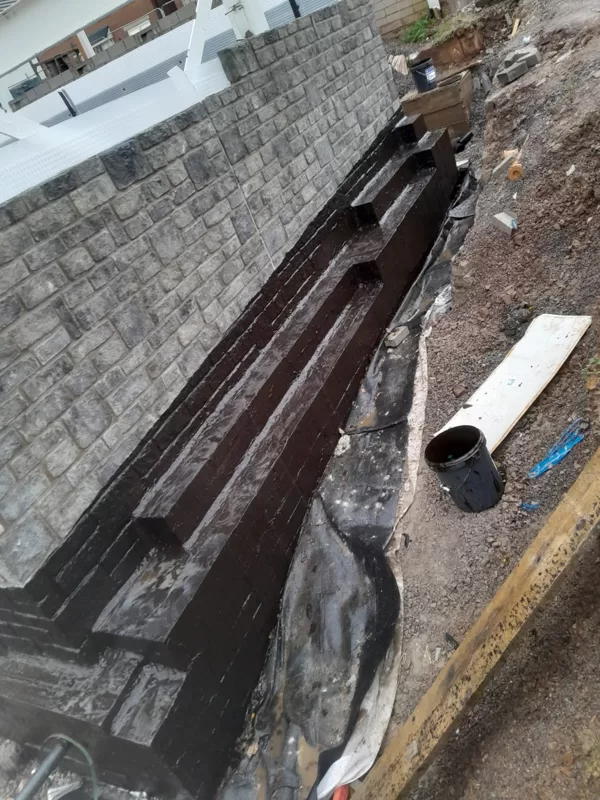 2 coats of Atal 109LM to a step in level on an ongoing site.